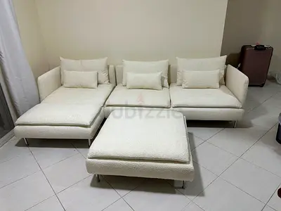 Comfort-focused 3-seater sofa set with oversized ottoman. Ideal for family use and everyday comfort.