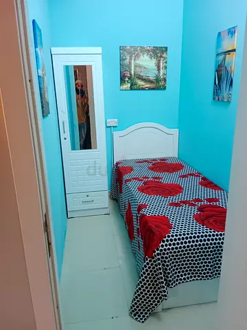 Single partition room available now in al barsha1