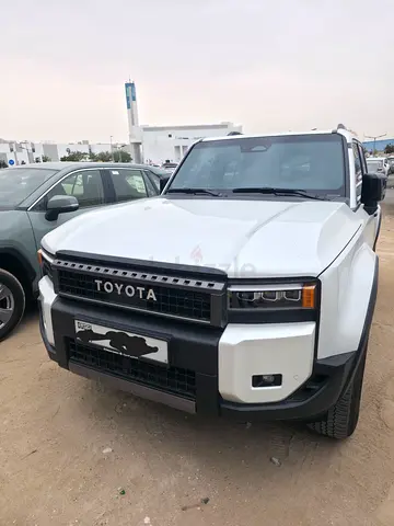 25 Prado Adventure Full option with 8k km only