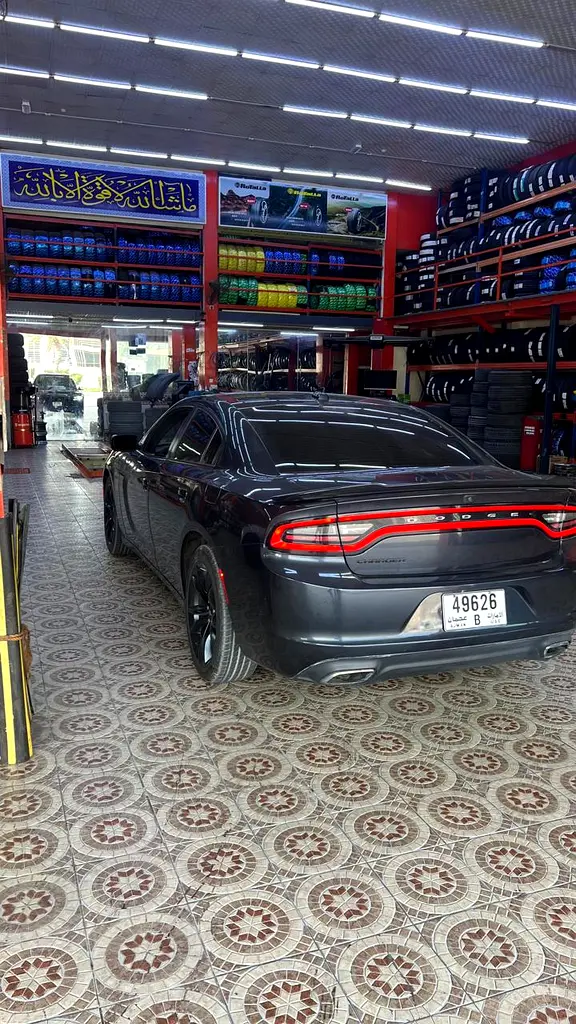 Dodge Charger 2017 — photo 1 of 8