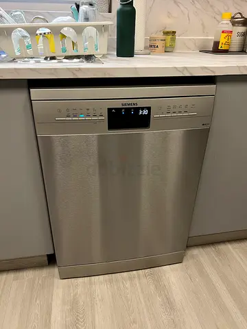 Siemens iQ300 dishwasher 14 places setting Freestanding