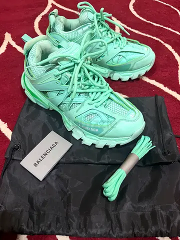 Balenciaga size 42 with all accessories mint green