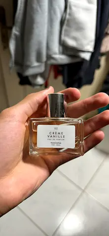 Crème vanilla perfume for sale for only 55 dhs never used very nice scent very long lasting