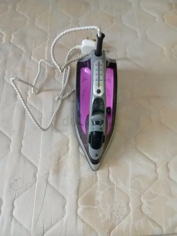 Used  Clickon Steam Iron in Good Condition