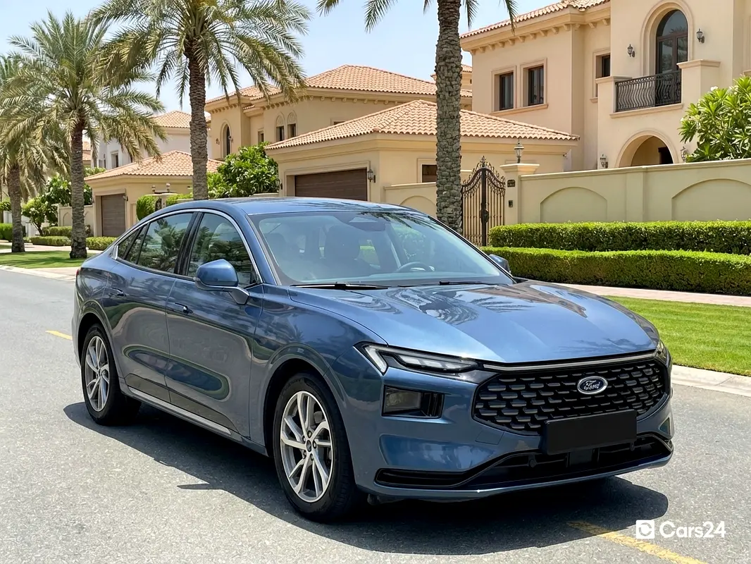 Ford Taurus 2024 — photo 1 of 13