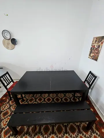 8 Seater Black Dining Set with Extendable Table in Good Condition