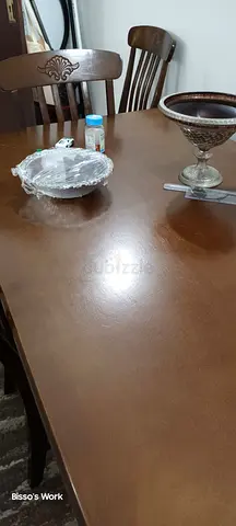 Brown Dining Table For Very argent sell Abudhabi Negotiable