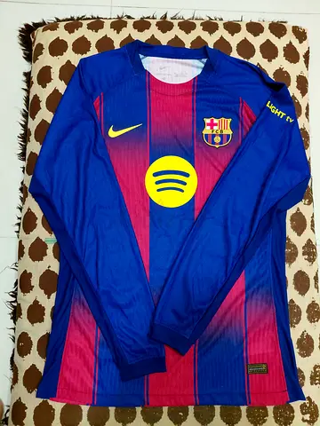 قميص برشلونة نسخة اللاعبين أكمام طويلة