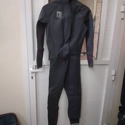 Beuchat Diving Wetsuit in Great Condition Beuchat 7 mm size   Eur 4/USA L