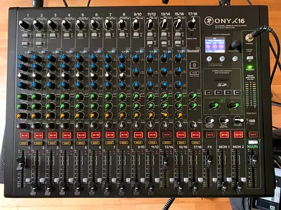 Mackie Onyx 16 Mixing Console