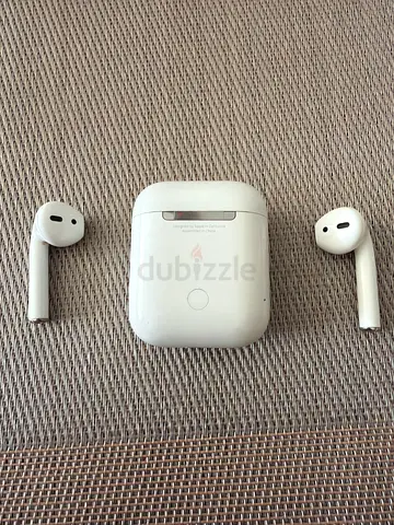 Apple AirPods 2 lightning