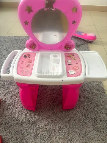 Kids makeup dressing