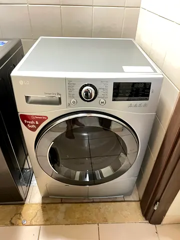Lg 9kg sensor dryer Freestanding size 60 by 60 cm