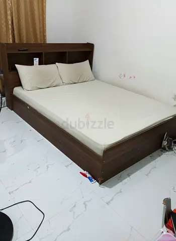 Modern Wooden Bed Frame with Mattress