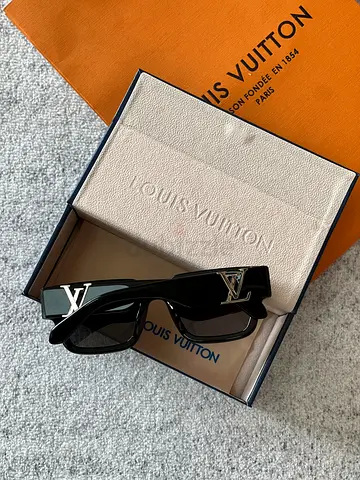 Louis Vuitton Mens sunglasses