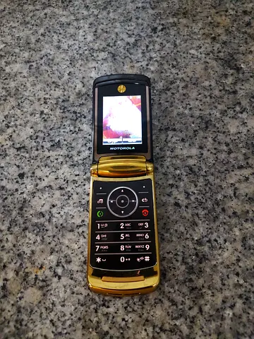 Motorola V8