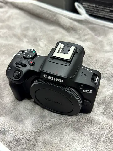 canon EOS R50