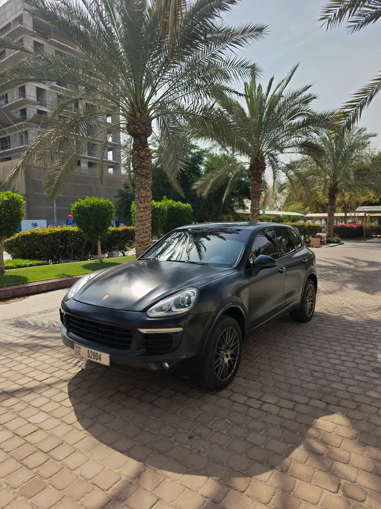 Porsche Cayenne 2017 — photo 1 of 9