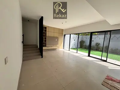 For Rent | ready tO move 3-Bedroom Th +Maids | Corner unit |