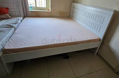 200X200 White Wooden Bed Frame with Mattress