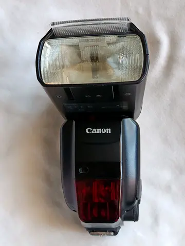 Canon 600EX Flash for DSLR cameras