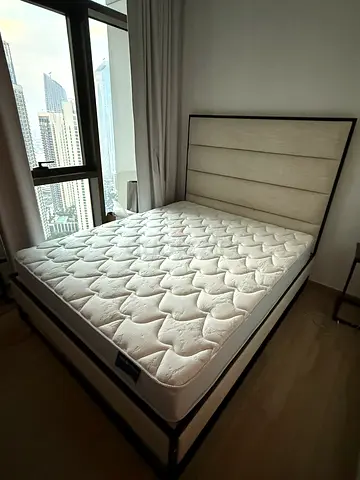 Queen size bed