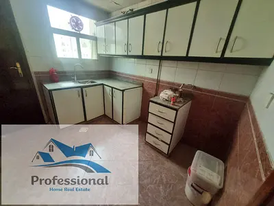 G00d HOT OFFER NICE 2BHK WITH BALCONY IN 33K NEAR WlNDOW AC. TO FAMILY PARK FULL FAMILY BUILDING
