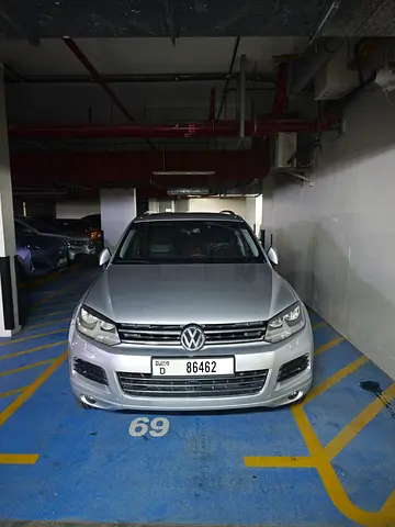 VW Touareg v6 3.6 GCC 2nd expat owner