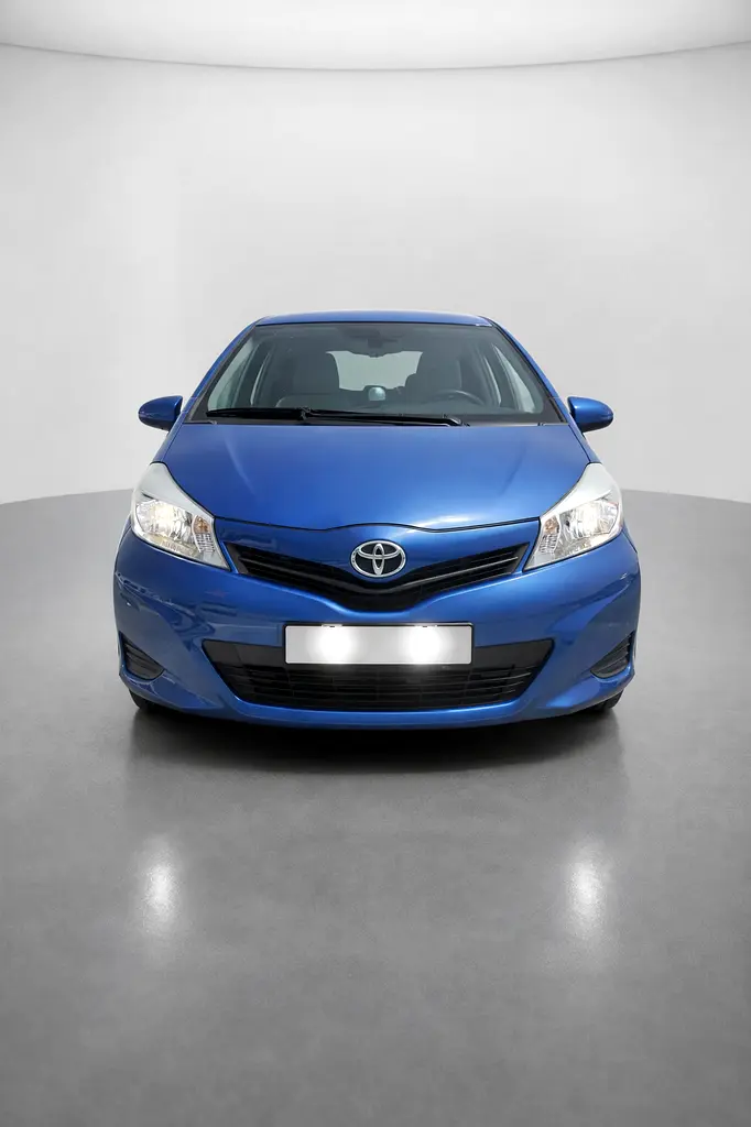 Toyota Yaris 2012 — photo 1 of 19