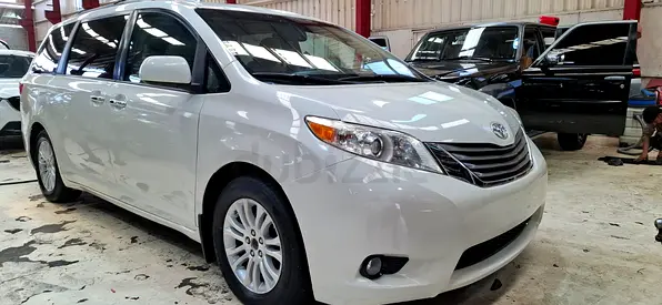 Toyota sienna XLE 2015