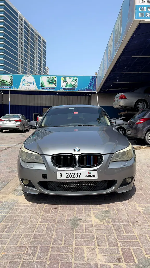BMW 5-Series 2010 — photo 1 of 11