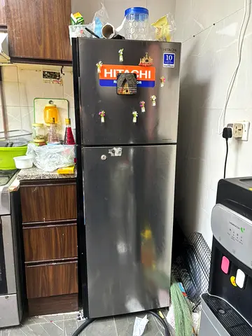 HITACHI FRIDGE 330 LTR FOR SALE IN 500 DHM IN SHARJAH FAMILY USED
