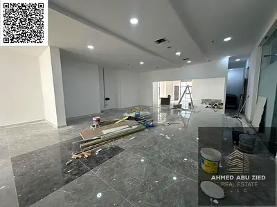 مقر شركة فاخر للإيجار في الراشدية عجمان | طابق كامل 5000 قدم بإطلالة على الخور وتشطيبات راقية مع باركن وجيم ومسبح – موقع استراتيجي مميز
