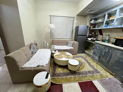 اجمل غرفه وصاله مفروش بالقاسميه\تكيف مركزي\خزائن بالحائط\فرش جديد تاني ساكن\موقع مميز قريب من كل الخدمات