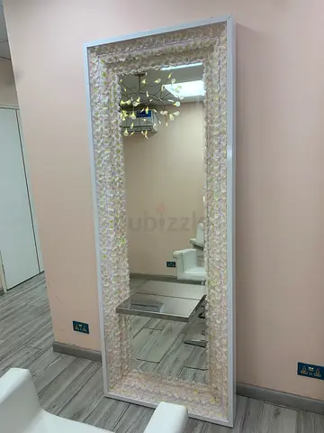 Salon mirror