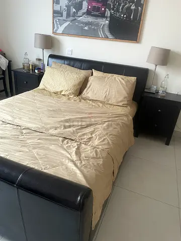 Queen bed with hydraulic storage and mattress
