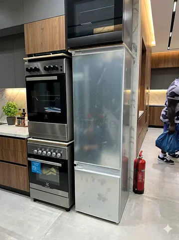 Siemens latest model bottom freezer fridge built-in fully-integrated model kf