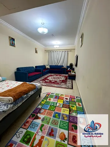 للإيجار غرفة وصالة في الخان موقع مميز قريب من البحيرة، سكن هادئ بتشطيبات جيدة وقريب من جميع الخدمات الأساسية. فرصة مميزة للسكن المريح.