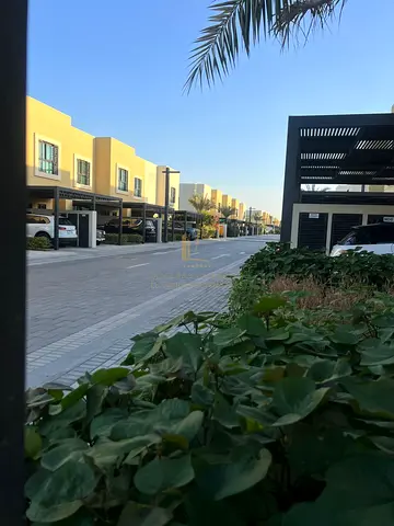 🌿 للإيجار: فيلا مميزة في مدينة الشارقة المستدامة بموقع استثنائي! 🌿