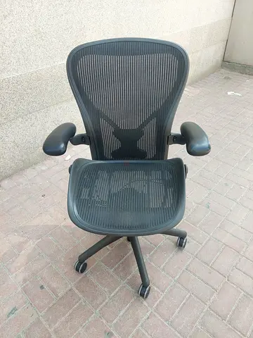 Comfortable Herman Miller Aeron Classic Chair PostureFit Fully Loaded Size C Black