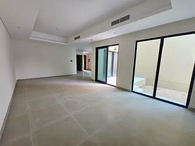 🔥 عرض فاخر للإيجار في الشارقة – لا يُفوّت 🔥  🏡 فيلا راقية في مدينة الشارقة المستدامة – فخامة وراحة في مجتمع متكامل 🌿