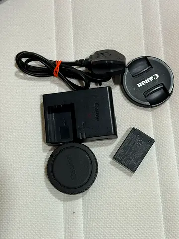 📸 Canon EOS 77D DSLR Camera + 18-135mm IS USM Lens for Sale