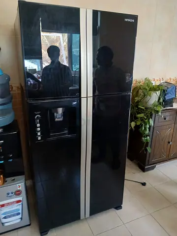 Hitachi four door fridge freezer latest model
