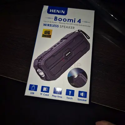 HENIN Boomi 4 Wireless Speaker with Torch, Fm radio and usb port 4in1