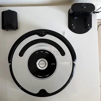 IRobot Roomba 555 (robot vacuum)
