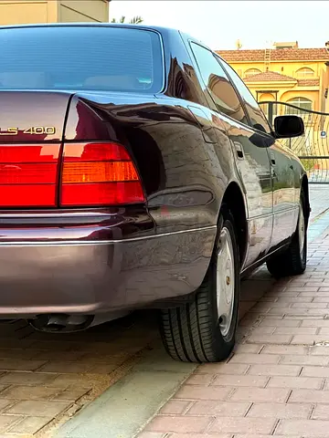 Lexus LS400 Gold Badge