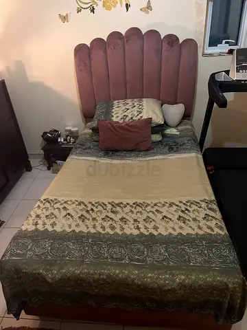 Elegant Queen Size Bed with Stylish Headboard