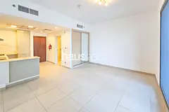 Park view | Vacant | Modern studio