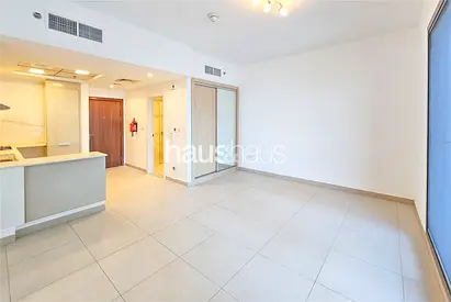 Park view | Vacant | Modern studio