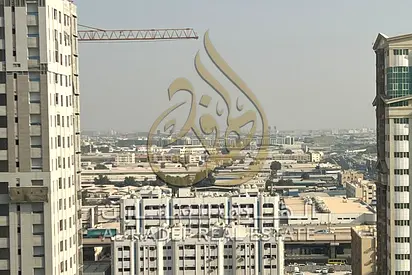 🏡 شقة غرفتين وصالة للإيجار في القاسمية – قريب من ميجا مول – باركن مجاني – شهر مجاني